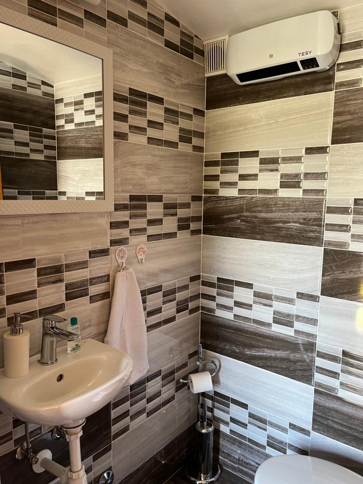 Rooms Horvat คาปรินา ภายนอก รูปภาพ
