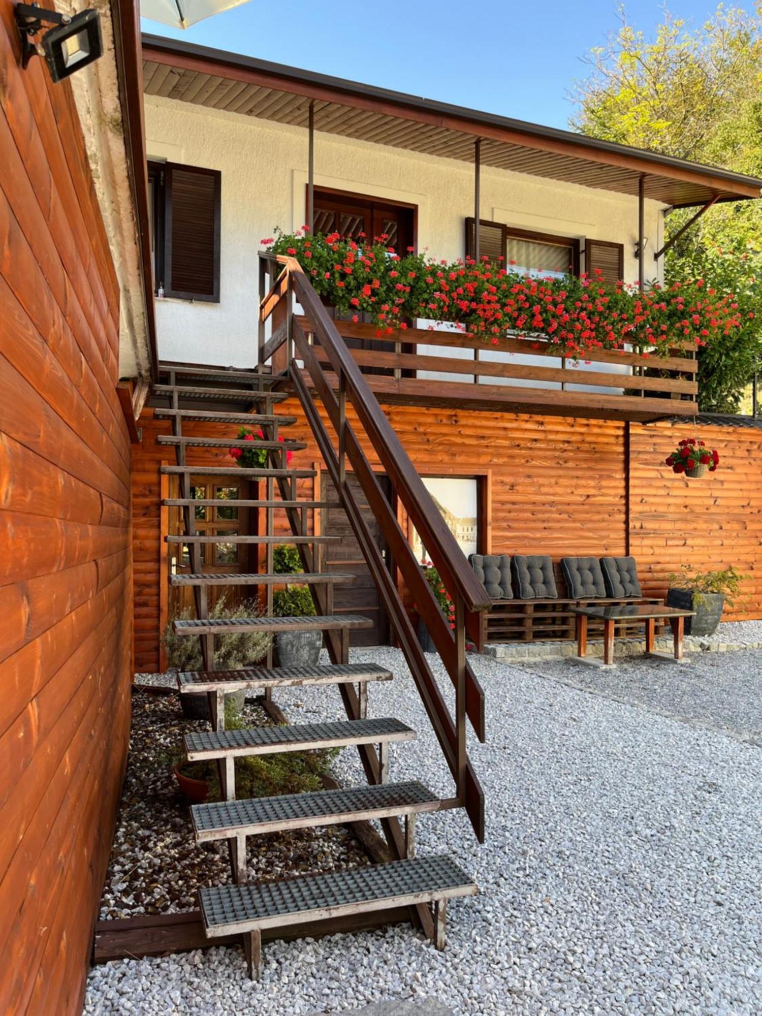Rooms Horvat คาปรินา ภายนอก รูปภาพ